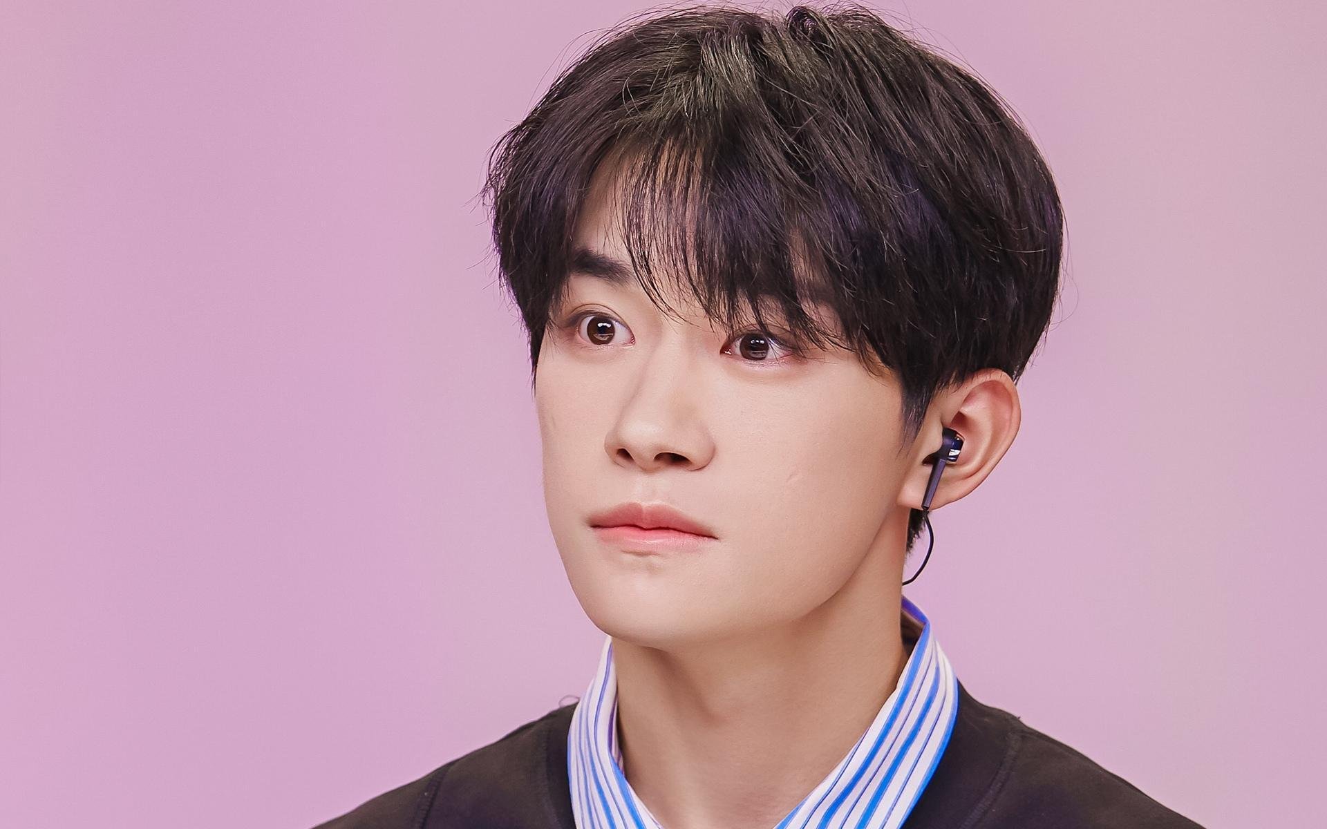 【冠军技巧】丁俊晖:如何精准控制母球位置?,丁俊晖和母亲