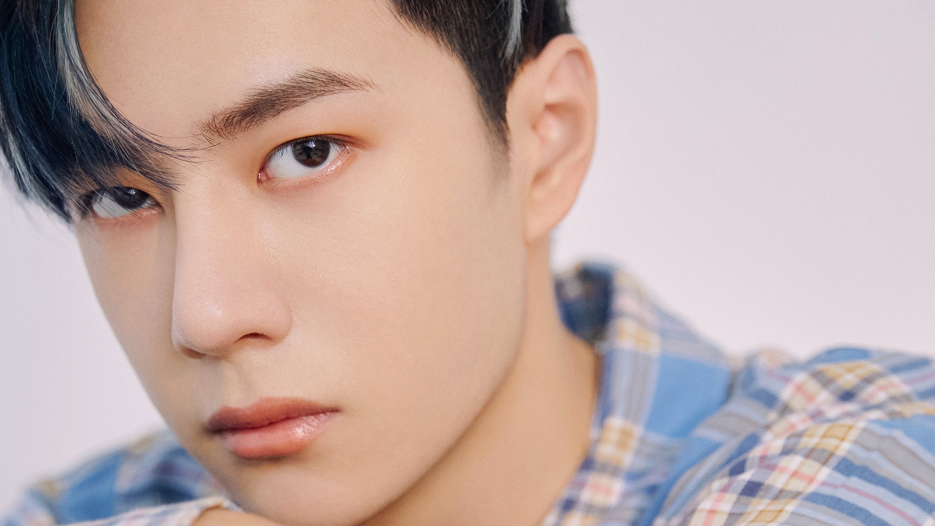 夜间自由潜水表演,光影交错尽显海底魅力,夜间潜水训练事件