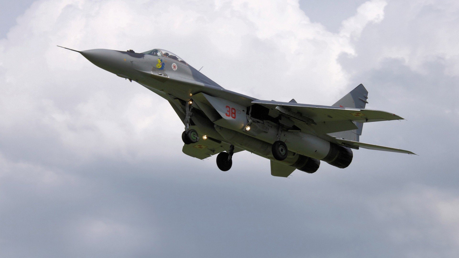 海滩排球明星挑战赛,海浪中的激情角逐,海滩打排球